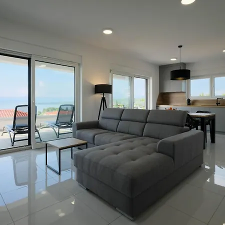 Sunset Royal 아파트